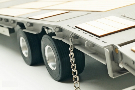 Preview: FM 3-Achs-Tiefladeanhänger mit abgesetztem Plateau 1:14